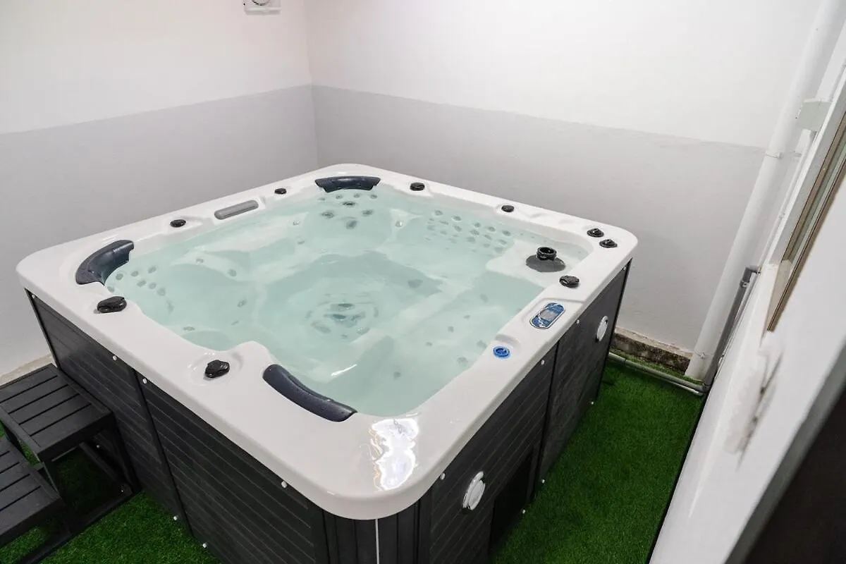 Villa Georgetown Italian-Style Jacuzzi Ktv 5Br 18Pax G 0*, George Town Ma­lay­sia